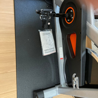 美品✨スピンバイク　フロアマット・サドルカバー付の画像