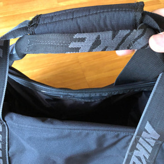 修学旅行で使用したボストンバッグの画像