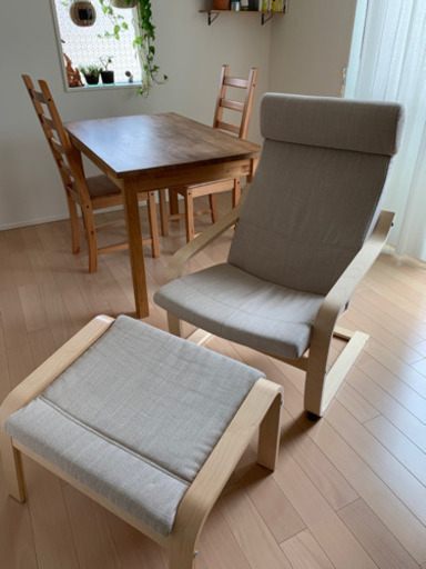 IKEAのポエング オットマンとセット