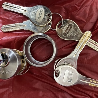 GOAL　V- PS 5　ス28　シル　取替用シリンダー(鍵5本付)　シルバー色　2組あります。の画像