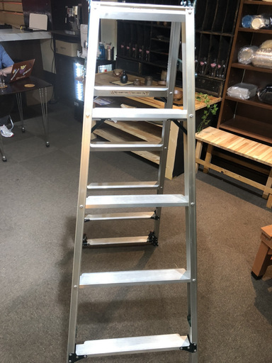 アジャスト式　はしご　脚立【ほぼ室内で4回ほど使用の美品です♪】　最長3m88㎝　脚立1m53㎝　各脚調整付　