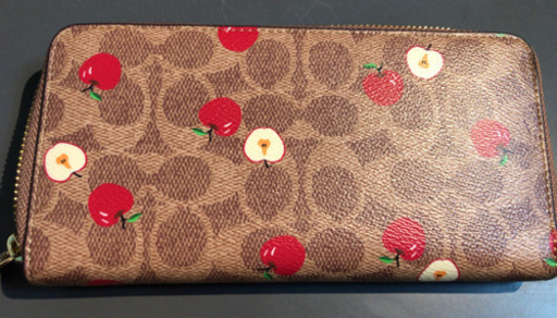 coach コーチ　長財布 F86093 シグネチャー スキャッタードアップル　りんご 購入店タグ/レシート付　YKKファスナー