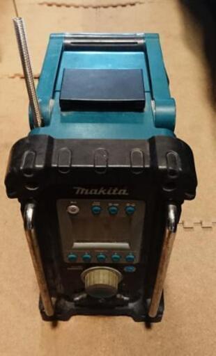 バッテリー付き マキタ ラジオ 良い音です。動作品