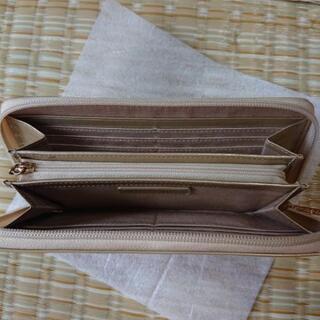 ゴールド系の長財布の画像