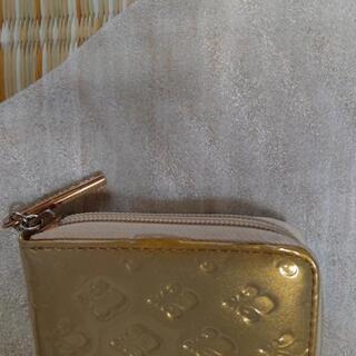ゴールド系の長財布の画像