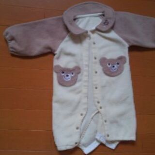 ベビー服　冬物　熊のポケット付き