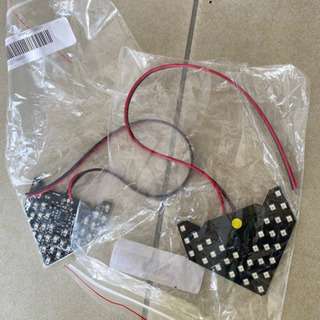 車のサイドミラーのウィンカーの画像