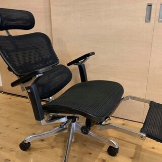 事務用チェアの最高峰！　エルゴヒューマンプロオットマン内蔵型