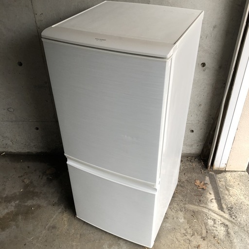 A0244　シャープ　２ドア冷蔵庫　2012年　１３７L