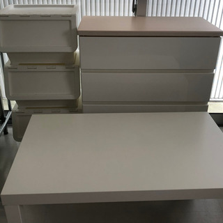 チェスト、キャリコ、テーブル　セットの画像