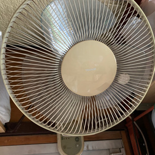 テクノス　壁掛け扇風機