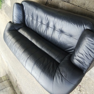 ３人掛けソファー差し上げます。