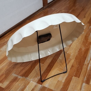 瓶の王冠デザインがオシャレな掛け時計の画像