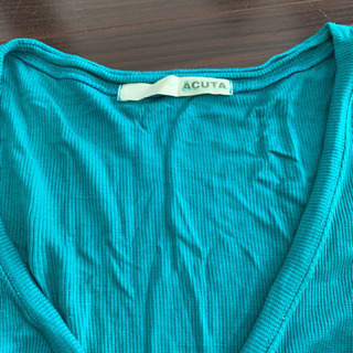 アクータ　Vネックカーディガンの画像