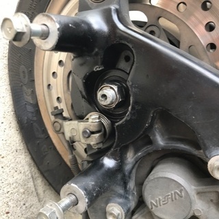 バイクのホイール外し（ナットが硬くて回らない）、タイヤ交換の画像