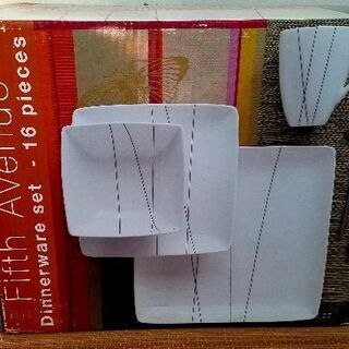 (値引きしました！)ディナーセット16pieces(-1枚)の画像