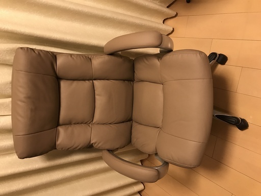 美品　オフィスチェア肘付き
