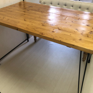 アンティークダイニングテーブルの画像