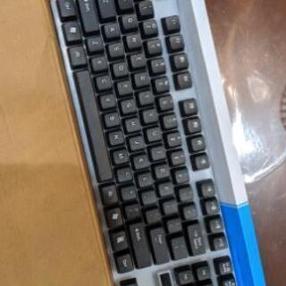 (取引中)試し打ちのみ✨ゲーミングキーボード＆マウスセットの画像