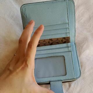 COACHの2つ折り財布の画像