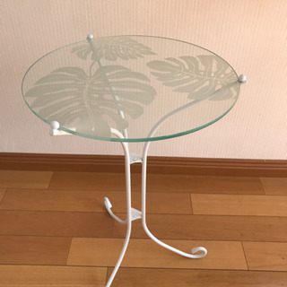 ★【お取引決定】モンスラ柄　ガラス板　サイドテーブル　高さ46cm