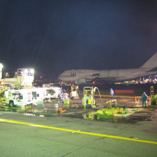 ⚠️現在遅延中⚠️1️⃣0️⃣月末〜 広島空港 [夜勤] 散水車ドライバー，作業手元スタッフ✨の画像