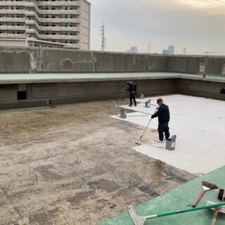 【未経験30万〜/経験者月40万から！】男女関係無く活躍できる仕事です！どなたが入社しても働きやすい会社で防水工事の仕事！の画像