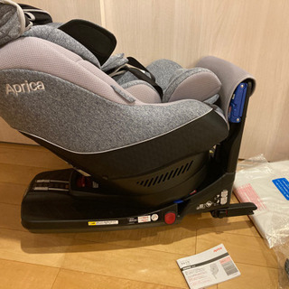 値下Aprica (アップリカ) 回転式チャイルドシート クルリ...