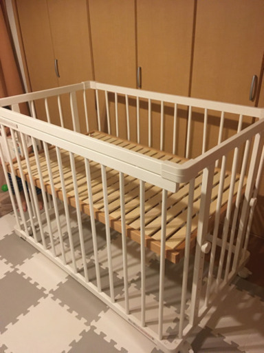 ファルスカ　ベビーベッド　コンパクトベッド