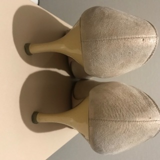 オデットエオディール　パンプスの画像
