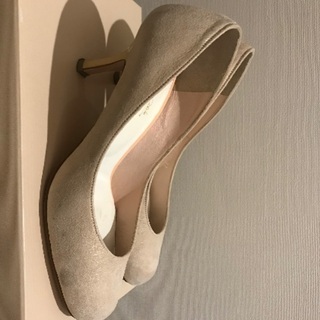 オデットエオディール　パンプスの画像
