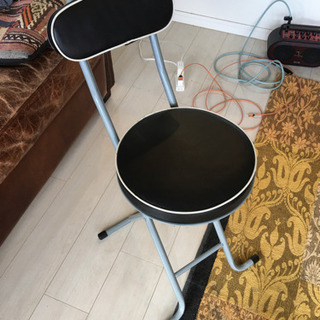 折り畳み椅子　二脚セット　黒　ギター弾く時にの画像