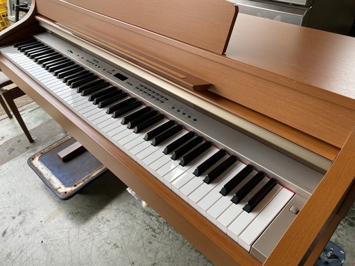 【YAMAHA CLP-330　Clavinova クラビノーバ　2008年製 88鍵　3ペダル　付属品有　中古美品　引取限定（八王子