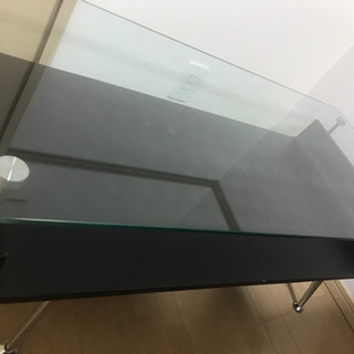 黒のガラステーブルの画像