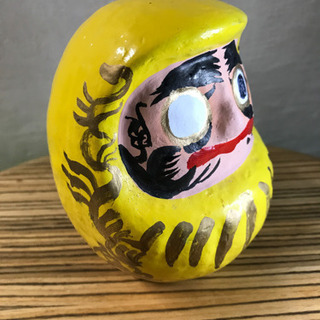 小さいダルマ　黄色　金運アップ　小さめ　yellow daruma doll talismanの画像
