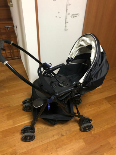 ベビーカーコンビ両対面式。