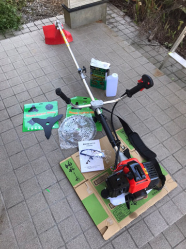 新品　草刈機　草払い機　エンジン式