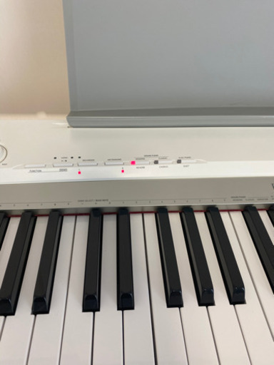 カシオ電子ピアノ　PX-130WE