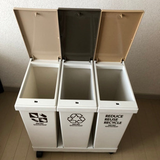 【値下げ】キャスター付き３連ダストボックスの画像