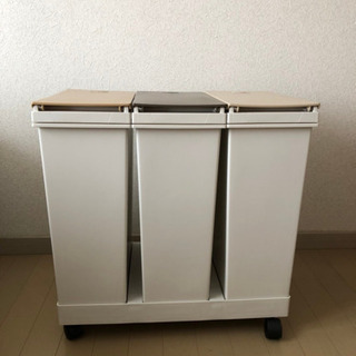 【値下げ】キャスター付き３連ダストボックスの画像