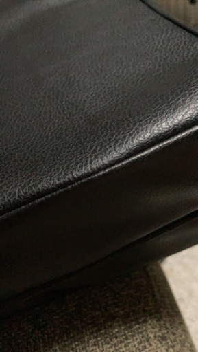 黒のクッションです