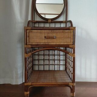 籐のドレッサーの画像