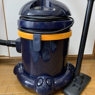 業務用　掃除機　スイデン（水も吸います）