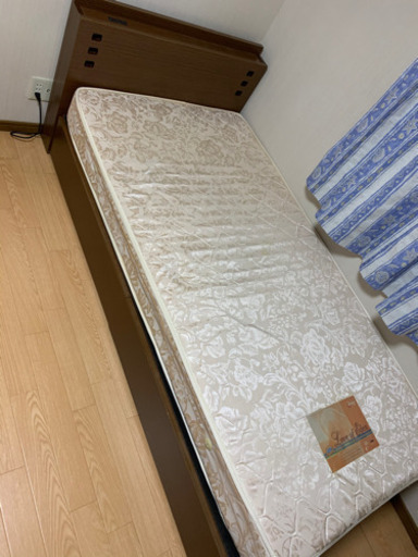 シングルベッド、コンセント付き、電気付き、収納付き