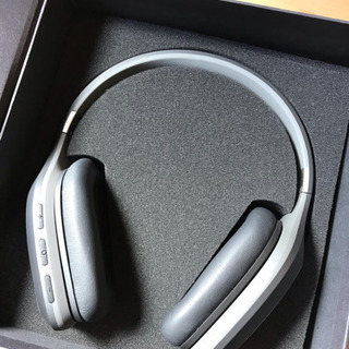 高音質 ヘッドフォン 美品 黒 Bluetooth コンパクト シンプルの画像