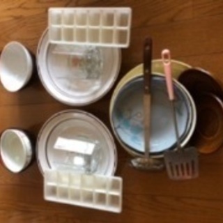 2人分の食器と調理具