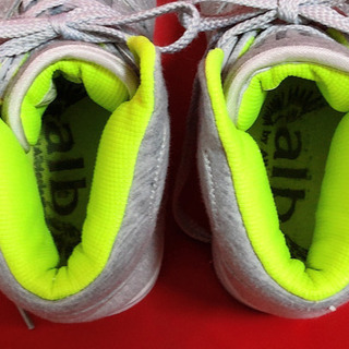 美品 alb スニーカー グレー ネオンイエロー  24cmの画像