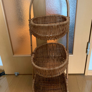 【取引中】3段カゴ　差し上げますの画像
