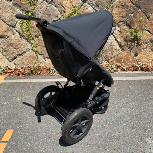 おしゃれなベビーカー　キュリオ　ブラック
