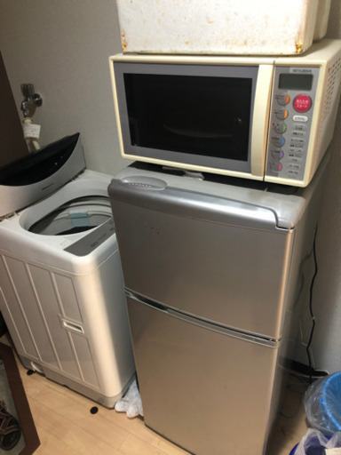 だれ　が　欲しい　なれば　2万　で　全部　上げます。冷蔵庫、洗濯機、デンチッレンチ、木の大き物、マルイテブル、いす　写真にある　ぜんぶ